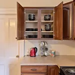 1/2 House, Sleeps 10 Fast Wifi 15 Mins To Most Anywhere