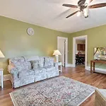 1/2 House, Sleeps 10 Fast Wifi 15 Mins To Most Anywhere