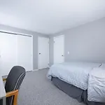 Cheerful Home With Free Parking And Wifi