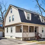 Spacious Home With In-Unit Laundry, Parking, 1Gb Wifi, & Patio Deck