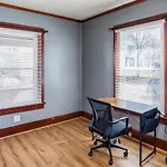Spacious Home With In-Unit Laundry, Parking, 1Gb Wifi, & Patio Deck