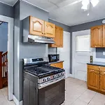 Spacious Home With In-Unit Laundry, Parking, 1Gb Wifi, & Patio Deck