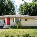 {Hot Tub In Ranch} Mins To Airport/Uofr/Strng/Dwtn