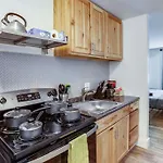Studio W/ King Bed Near Dwtn