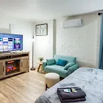 Studio W/ King Bed Near Dwtn