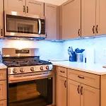 1Bedequippedkitchendttvhighfallswifi