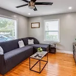 Charm Home Near Dwtn