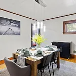 King Bed-Full Kitchen-Self Check-In-Parking-Uofr