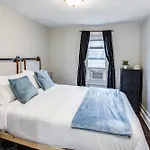 3Br Home With In-Unit Laundry, Parking, Sound Bar