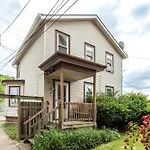 3Br Home With In-Unit Laundry, Parking, Sound Bar