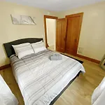 Lux 3Br, Steps From Airport, U Of R & Grocery Stores