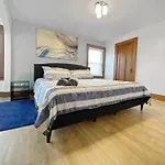 Lux 3Br, Steps From Airport, U Of R & Grocery Stores