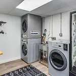 Newly Renovated Bright Studio