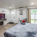 Newly Renovated Bright Studio