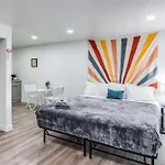 Newly Renovated Bright Studio