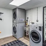 Newly Renovated Bright Studio