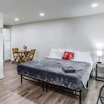 Newly Renovated Bright Studio