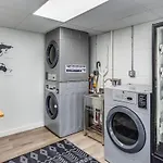 Newly Renovated Bright Studio