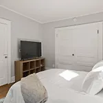 Beautiful One Bed In Lovely Park Ave Neighborhood