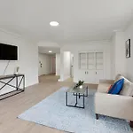 East 419I Modern Suite I Pool I Gym