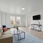 East 419I Modern Suite I Pool I Gym