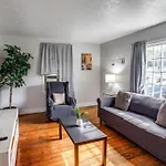Comfortable Home Close To Everything Near Downtown