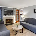Astonishing Home Mins Away Airport Dwtn Uofr Andrit