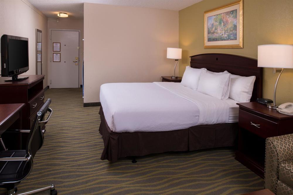 Ramada Plaza Airport Hotel Rochester