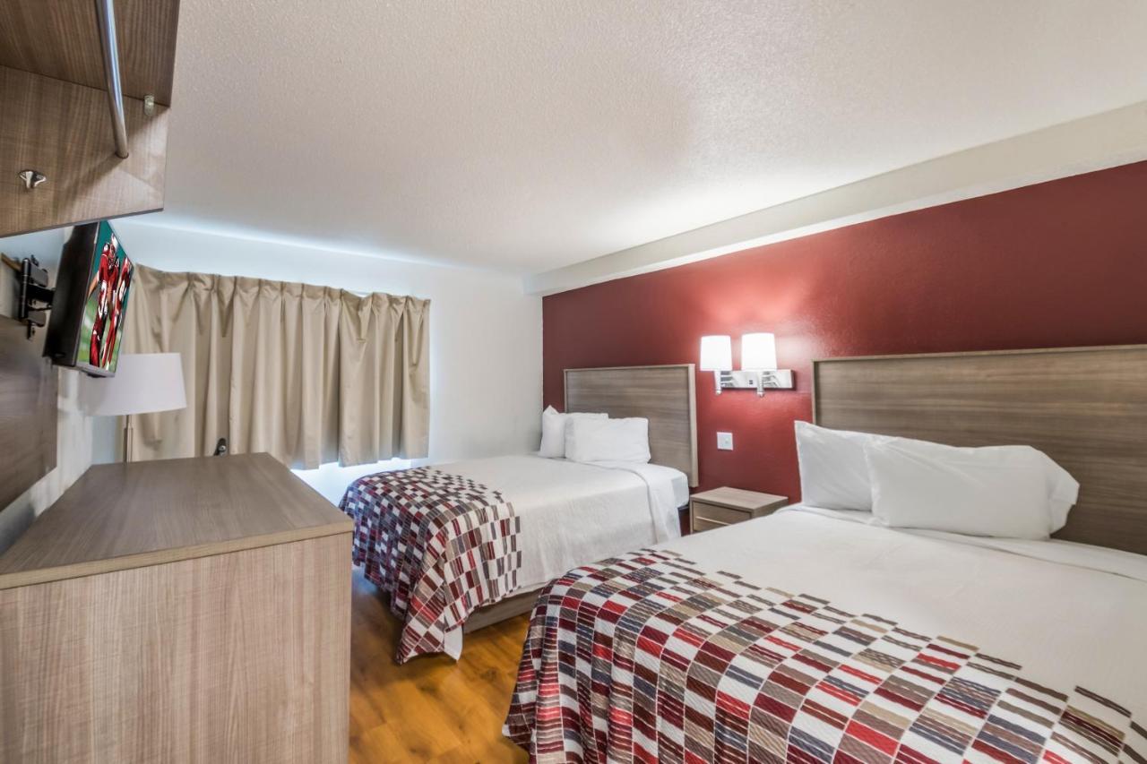 Red Roof - Airport Motel