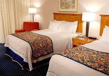Hotel Fairfield And By Marriott West/greece