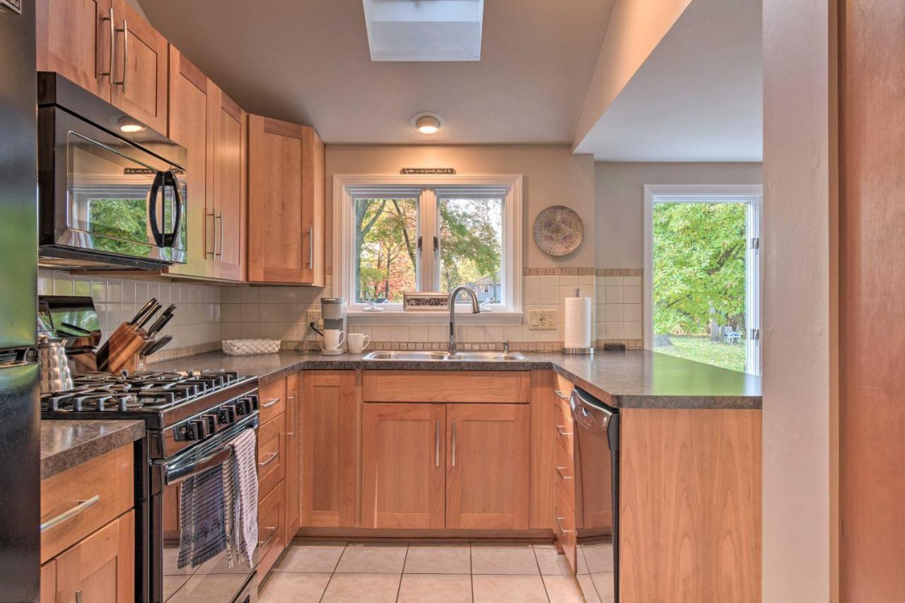 House With Fire Pit, Grill And Patio! * Rochester