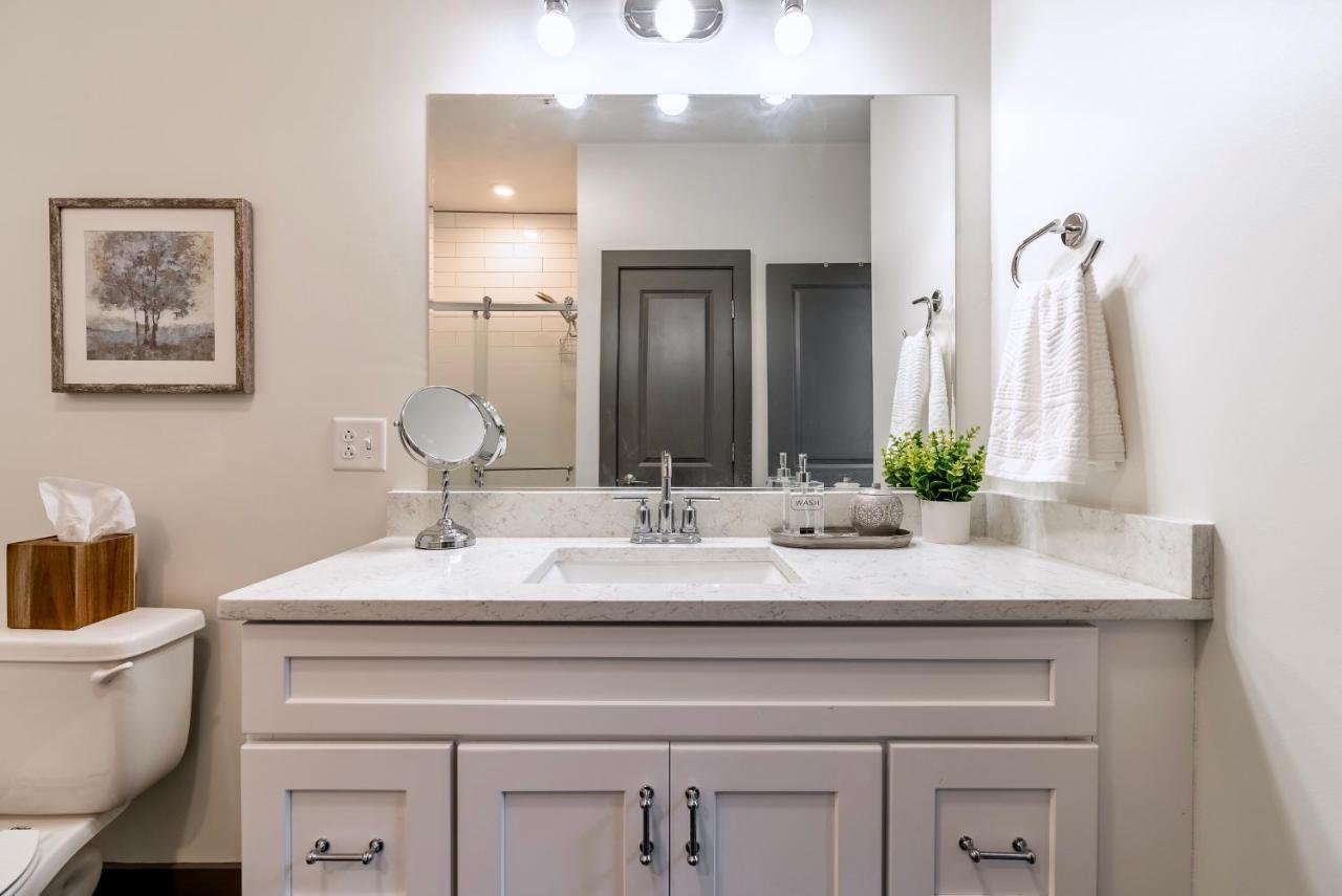 Apartment Lofted Living - Beautiful Luxury Loft In The Heart Of Roc *