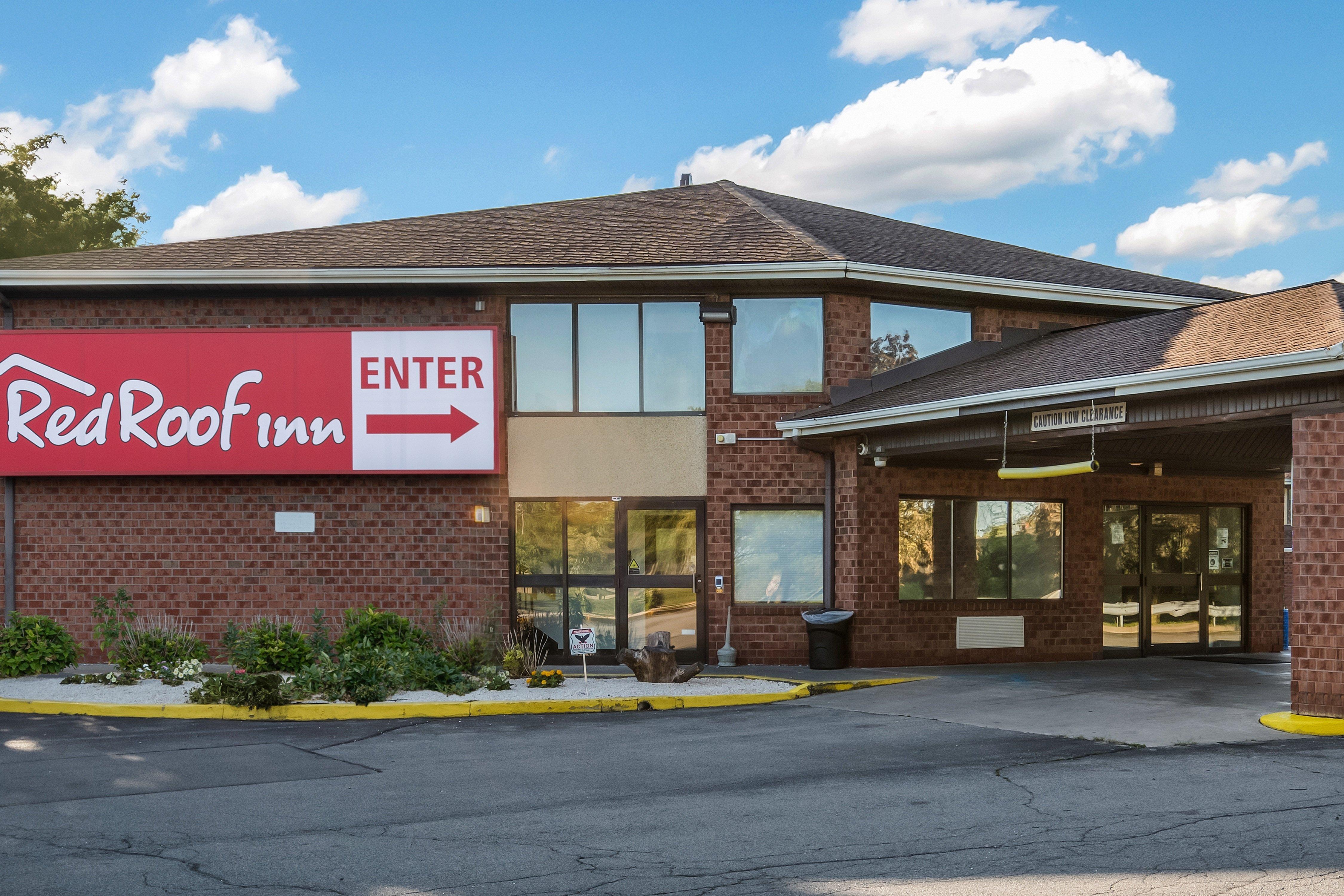 Red Roof - Airport Motel 2*