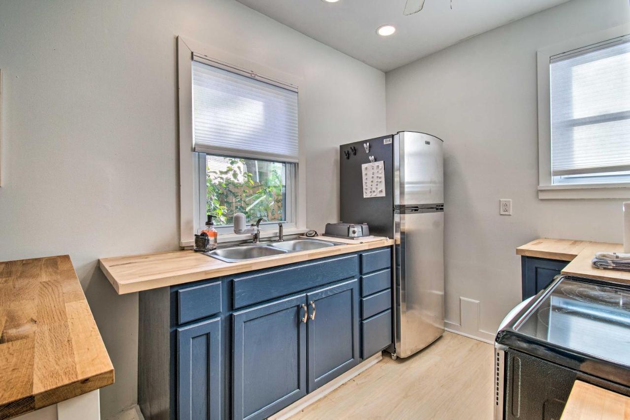 Cozy Gem Patio, Downtown Location! Apartment