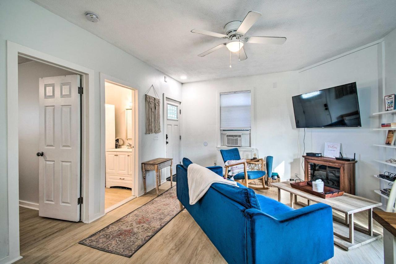 Cozy Gem Patio, Downtown Location! Apartment