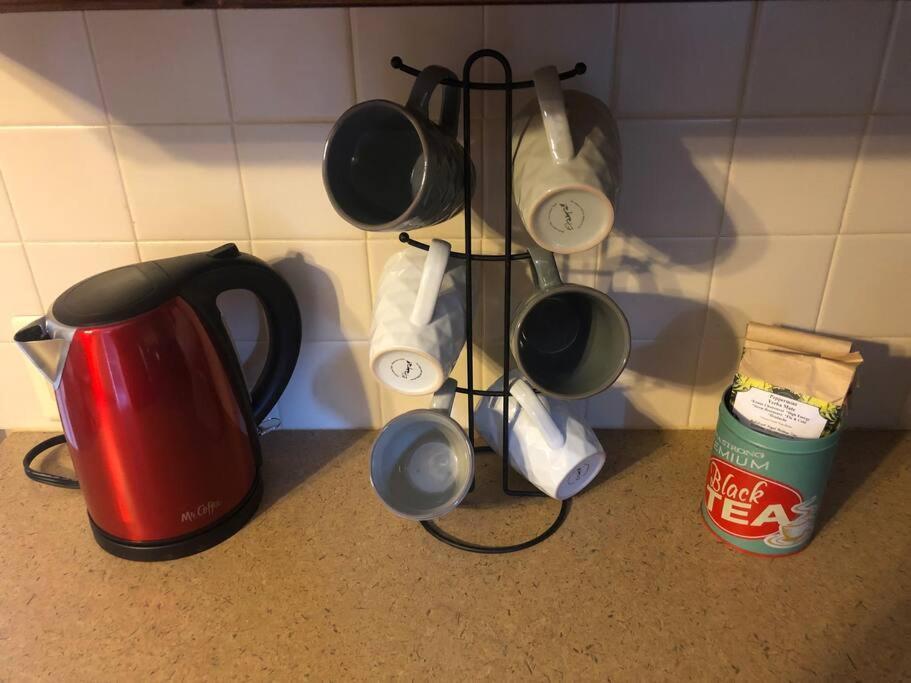 1/2 House, Sleeps 10 Fast Wifi 15 Mins To Most Anywhere