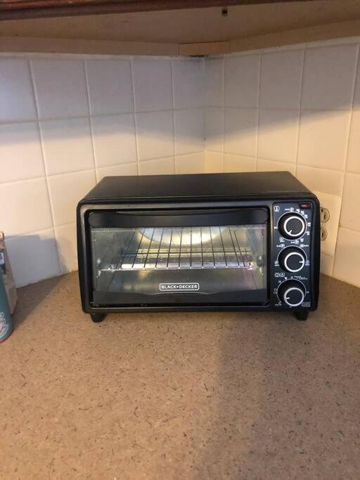 1/2 House, Sleeps 10 Fast Wifi 15 Mins To Most Anywhere *