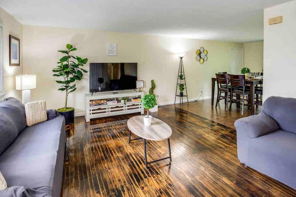 Apartment Stunning Ranch Mins From Rit/airport/u Of R/dwtn