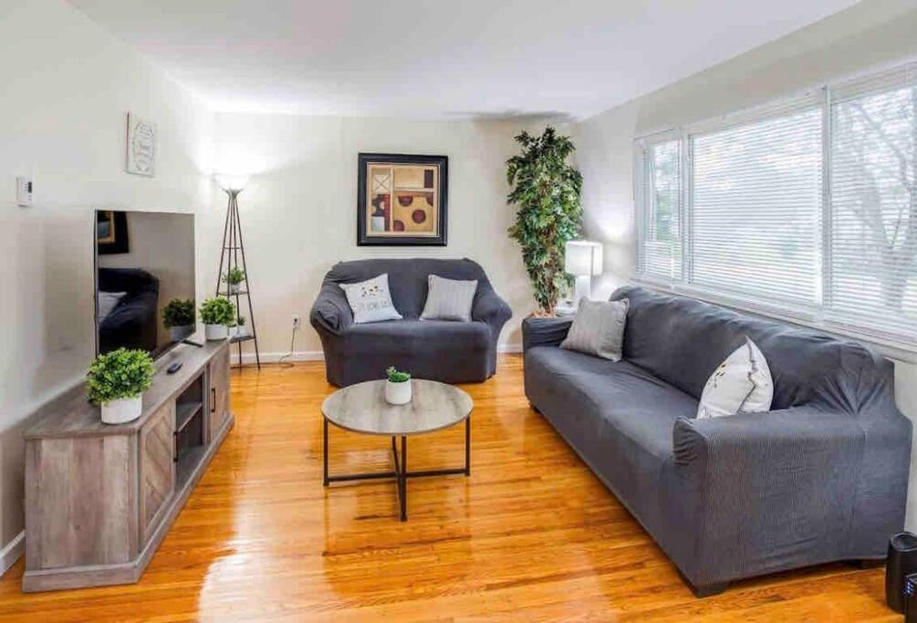 Amazing Ranch Mins Away From Airprt/rit/dwtn/uofr * Rochester