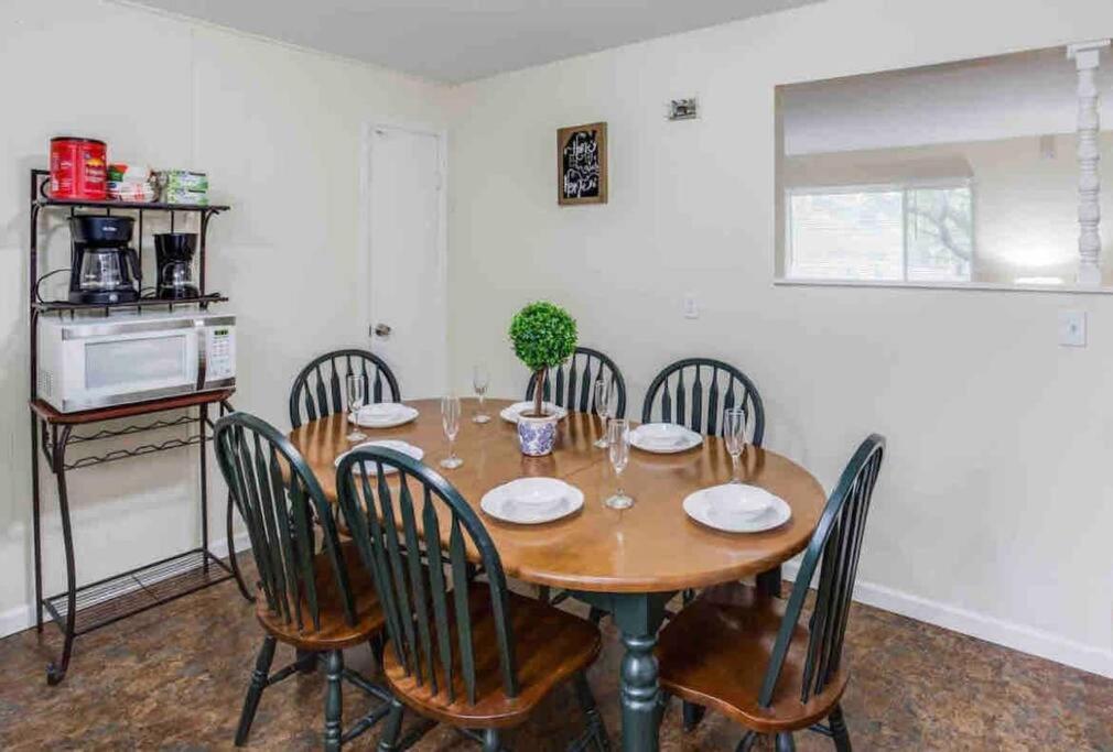 Amazing Ranch Mins Away From Airprt/rit/dwtn/uofr