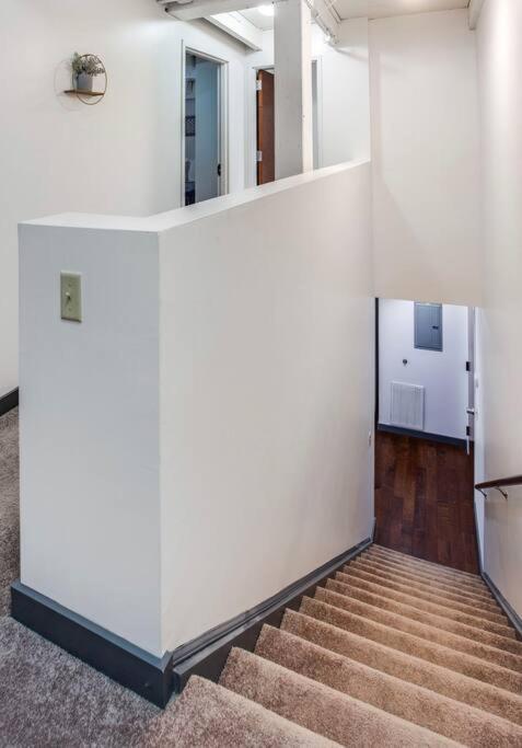 Holiday home Centric Modern Loft W/ King Beds & Smart Gametable *