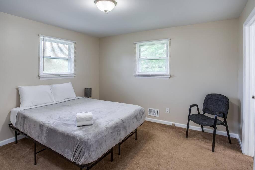 Apartment {quiet Suburban Ranch Hot Tub} Mins Arpt/rit/dwnt Rochester