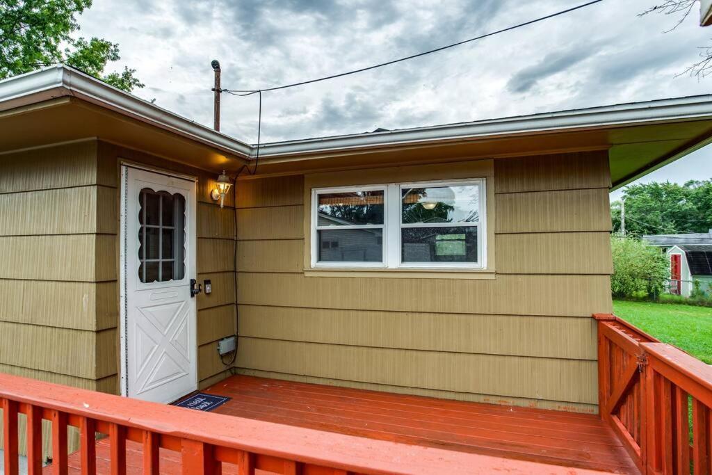 Apartment {quiet Suburban Ranch Hot Tub} Mins Arpt/rit/dwnt Rochester