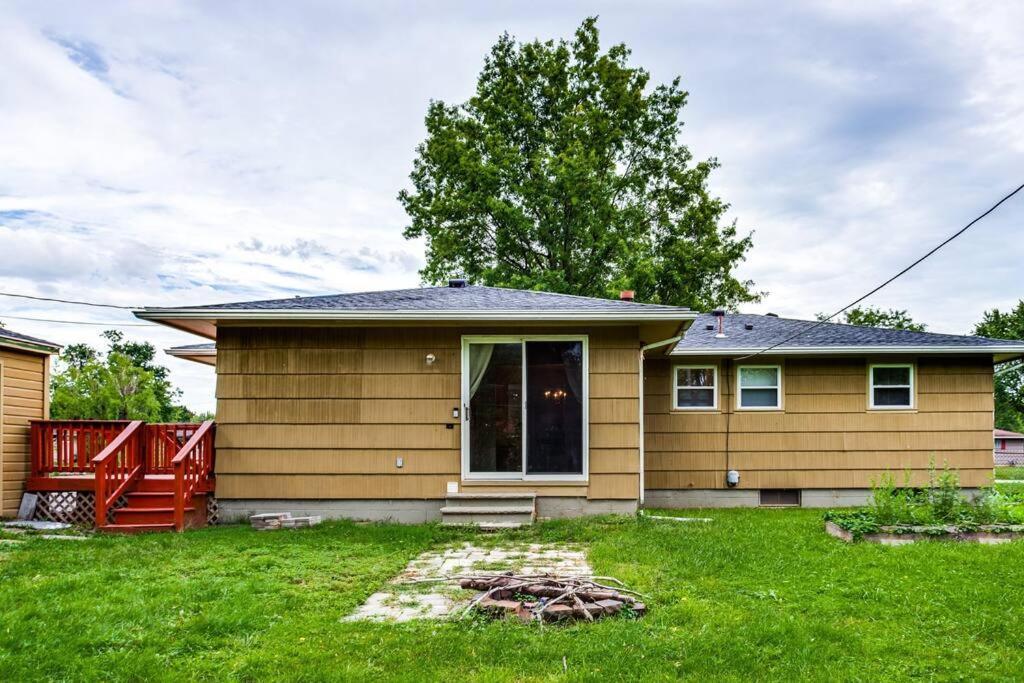 {quiet Suburban Ranch Hot Tub} Mins Arpt/rit/dwnt Apartment