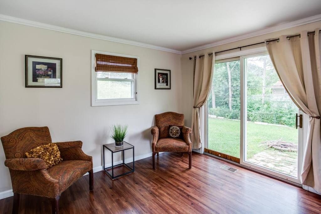{quiet Suburban Ranch Hot Tub} Mins Arpt/rit/dwnt * Rochester