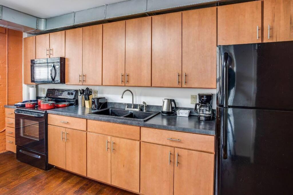 Centric Modern Loft W/ King Beds & Smart Gametable