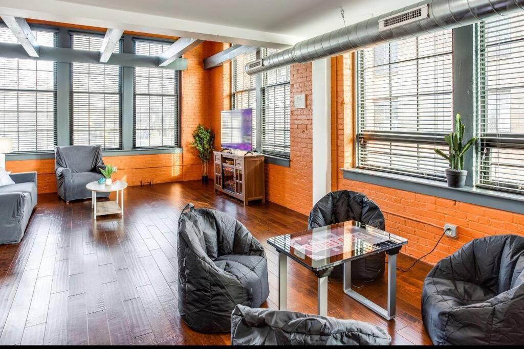 Centric Modern Loft W/ King Beds & Smart Gametable Holiday home *