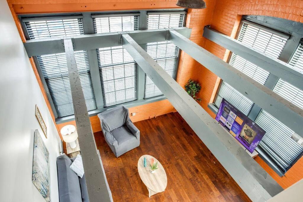 Holiday home Centric Modern Loft W/ King Beds & Smart Gametable *