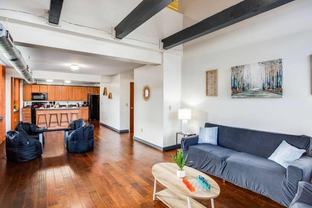 Centric Modern Loft W/ King Beds & Smart Gametable