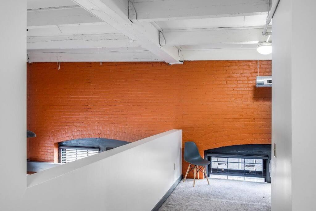 Centric Modern Loft W/ King Beds & Smart Gametable Holiday home